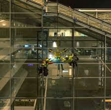 Professional glass removal service in London